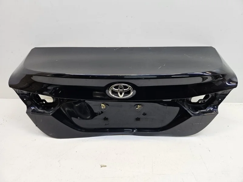 Крышка багажника Toyota Camry 2017-2024 70
