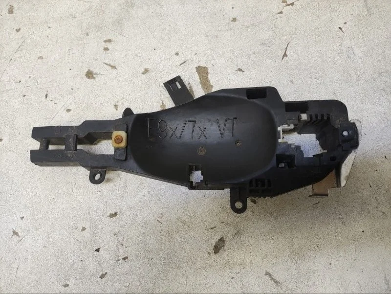 Кронштейн ручки двери BMW 3er 2005-2013 E90