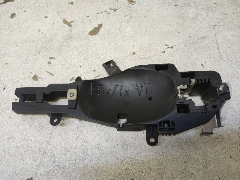 Кронштейн ручки двери BMW 3er 2005-2013 E90