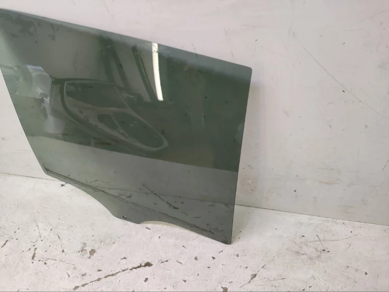 Стекло BMW X5 2006-2013 E70