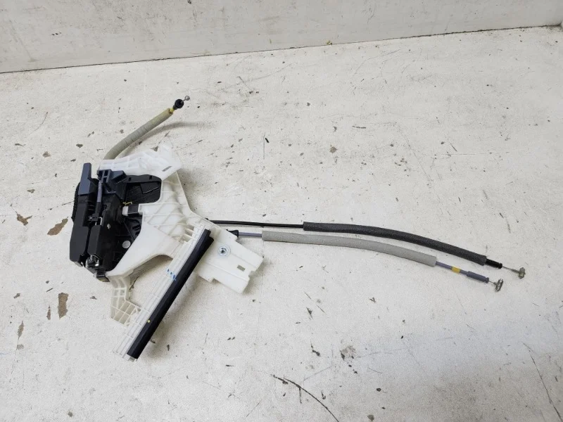 Замок двери Hyundai Elantra 2016-2018