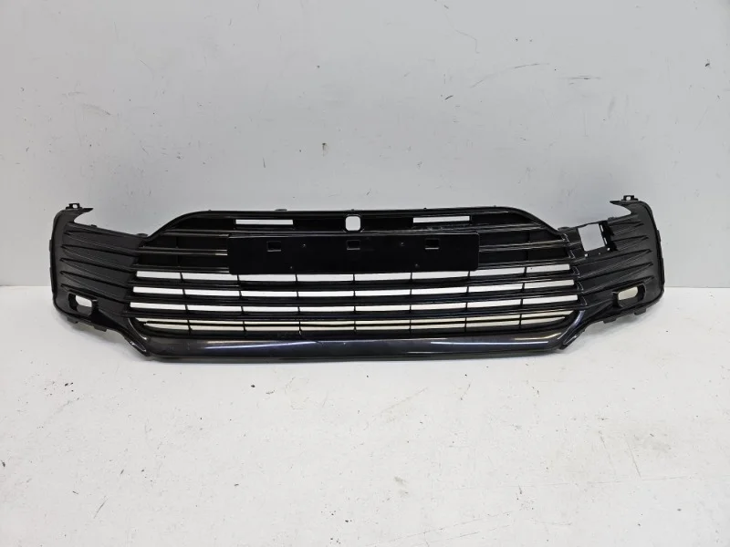 Решетка бампера Toyota Camry 2020-2024 V70