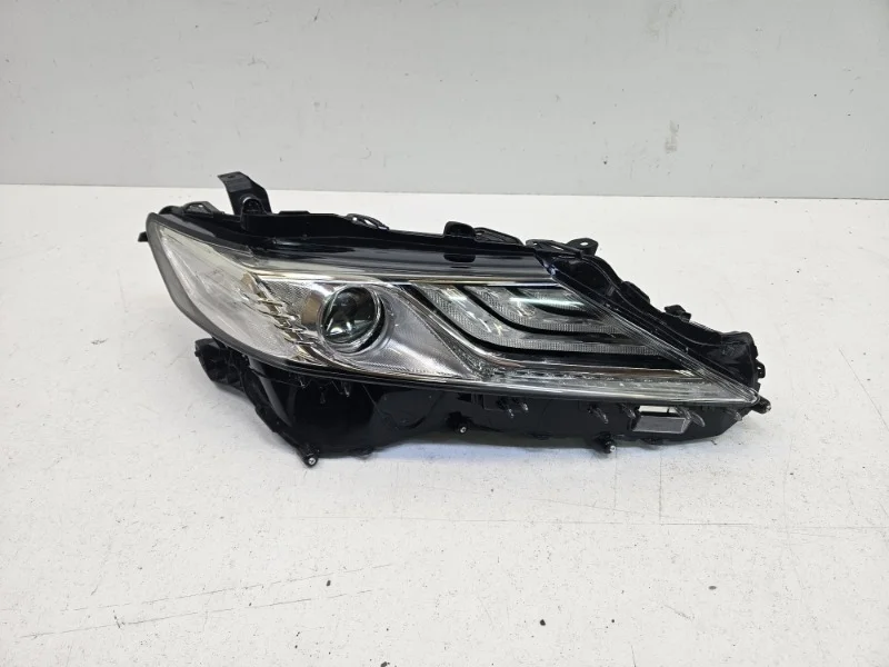 Фара Toyota Camry 2020-2024 70