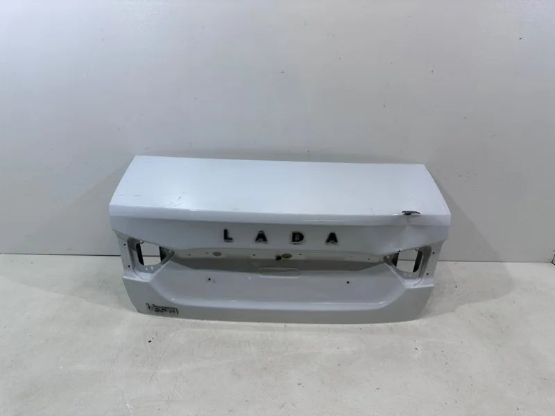 Крышка багажника Lada Vesta 2015-
