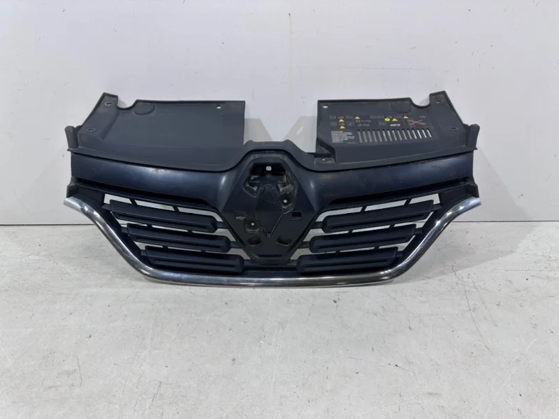 Решетка радиатора Renault Sandero Stepway 2