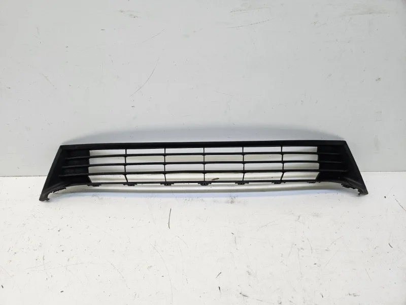 Решетка бампера Toyota Corolla 2012-2016 180