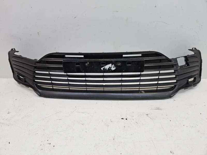 Решетка бампера Toyota Camry 2020-2024 70