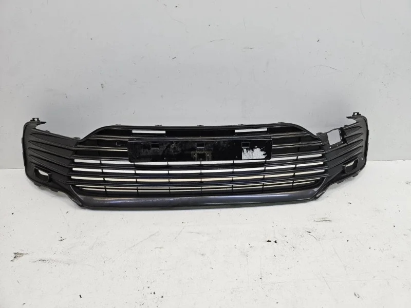 Решетка бампера Toyota Camry 2020-2024 70