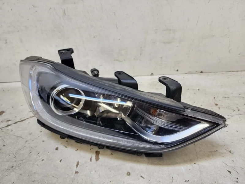 Фара Hyundai Elantra 2016-2018