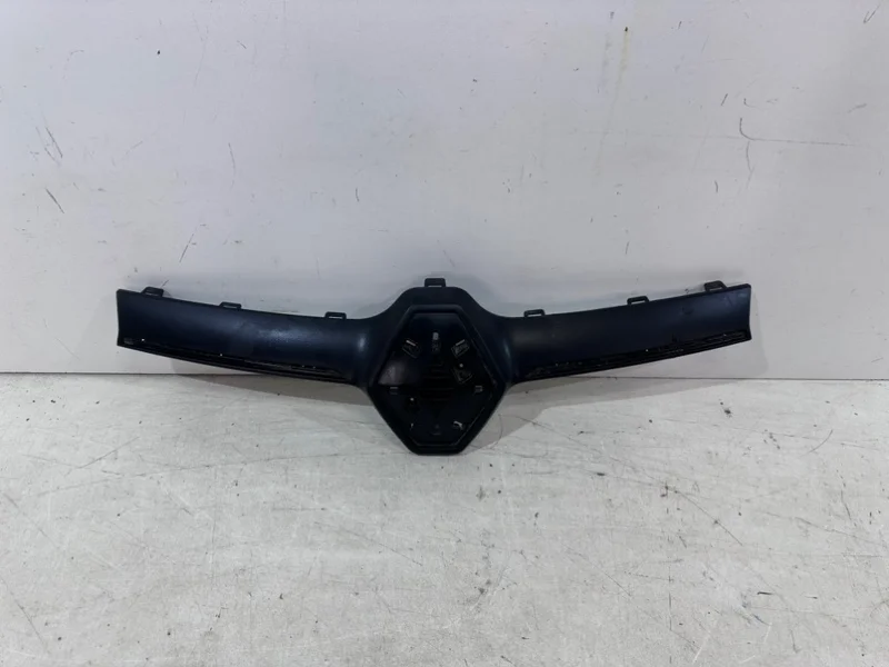 Решетка радиатора Renault Logan 2018