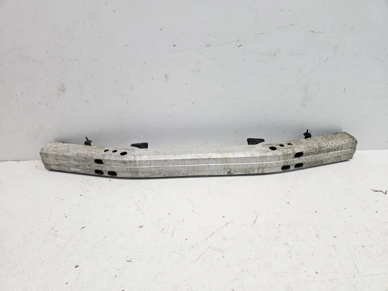 Усилитель бампера Toyota Land Cruiser 2015-2021 200