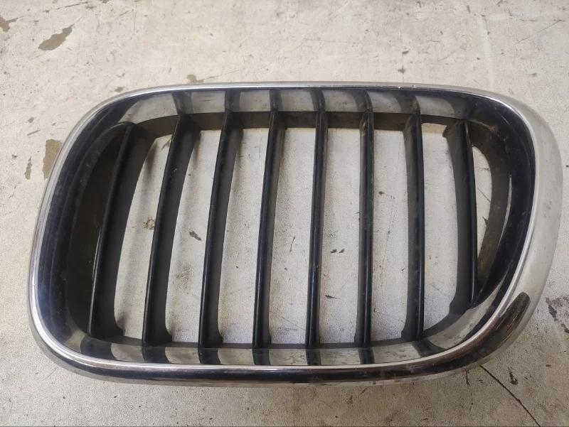 Решетка радиатора BMW X5 1999-2006 E53