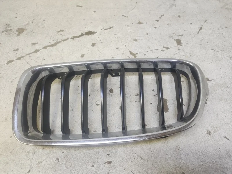 Решетка радиатора BMW 3er 2011-2015 F30