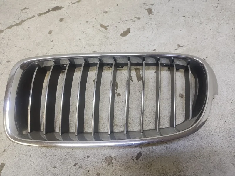 Решетка радиатора BMW 3er 2011-2015 F30