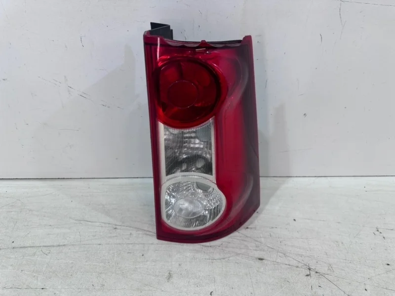 Фонарь Lada Largus 2012-