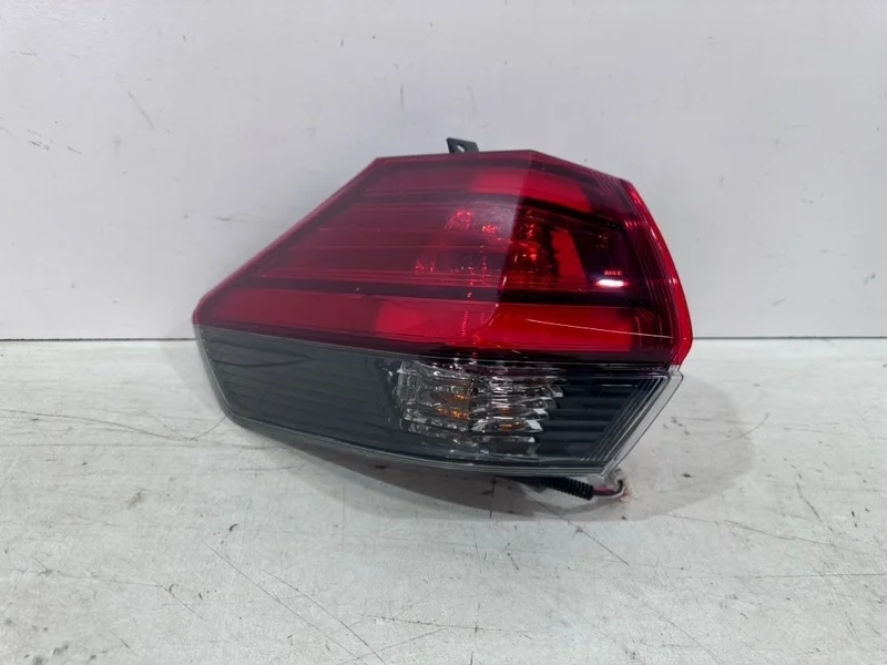 Фонарь Nissan X-Trail 2017- T32