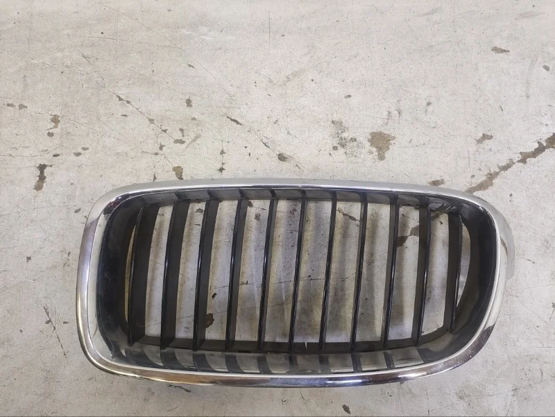 Решетка радиатора BMW 3er 2011-2015 F30