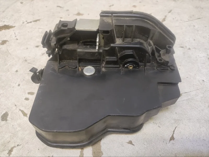 Замок двери BMW X1 2009-2012 E84