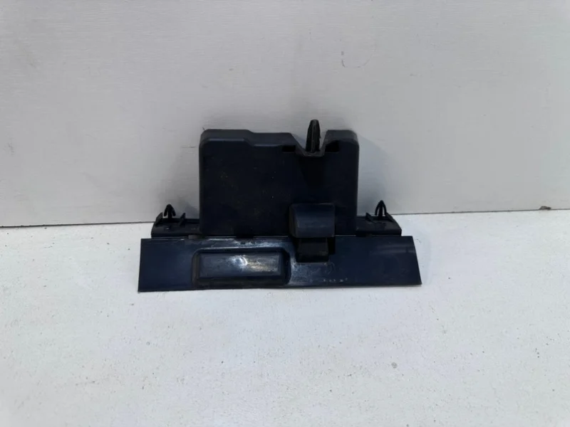 Кронштейн диффузора вентилятора Renault Duster 2015-2021