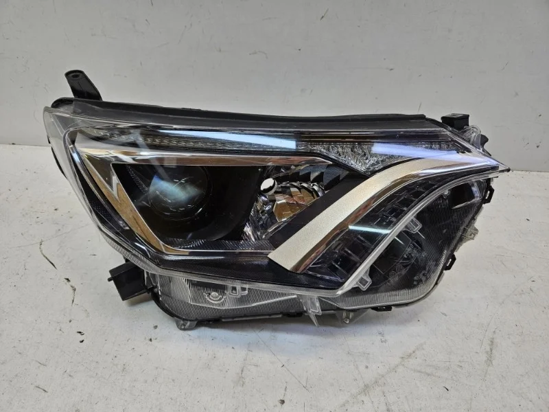 Фара Toyota Rav4 2015-2019 40