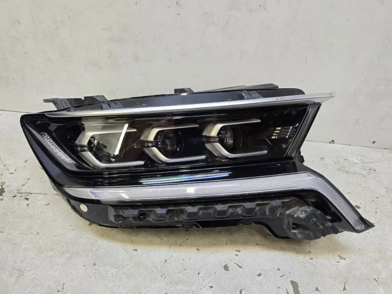 Фара Kia Sorento 2020-2024