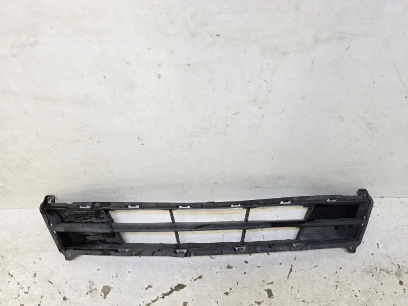 Решетка бампера Hyundai Solaris 2015-2017