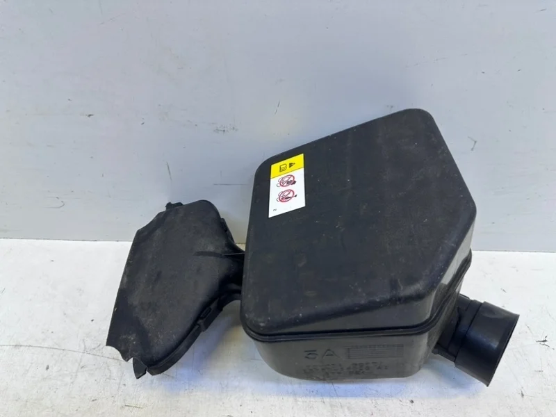 Воздухозаборник Toyota Camry 2014-2018 55