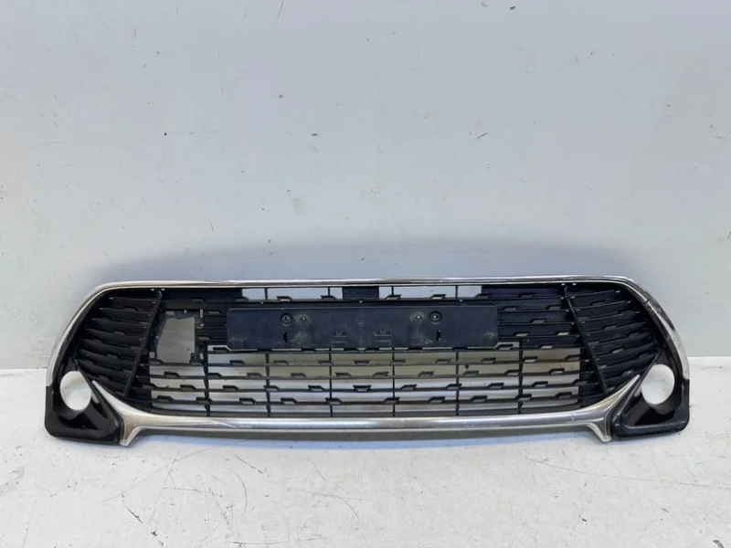 Решетка бампера Toyota Camry 2017-2018 55