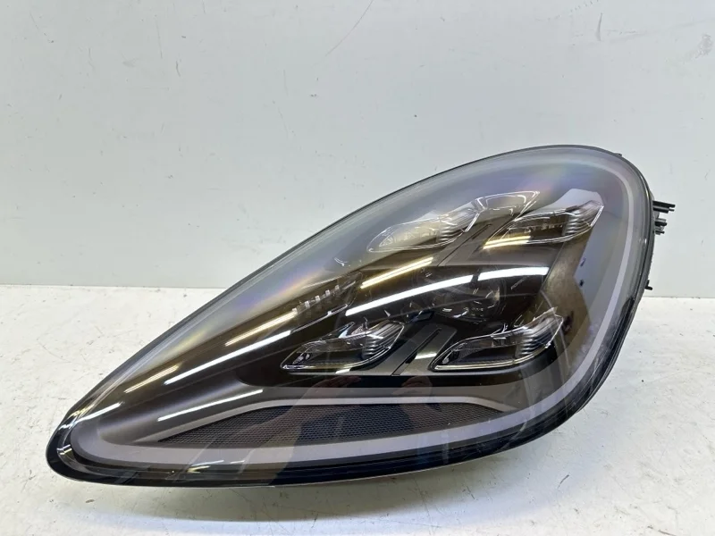 Фара Porsche Cayenne 2017-2023