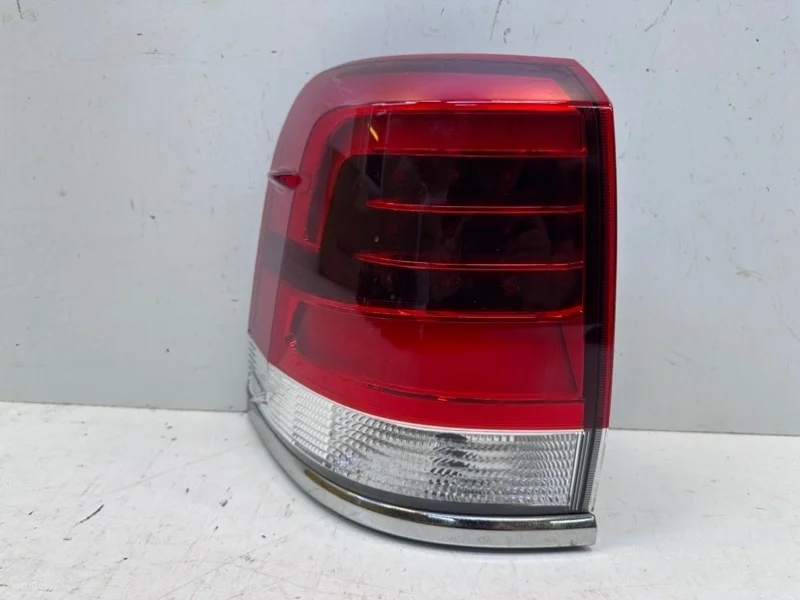 Фонарь Toyota Land Cruiser 2016-2021 200