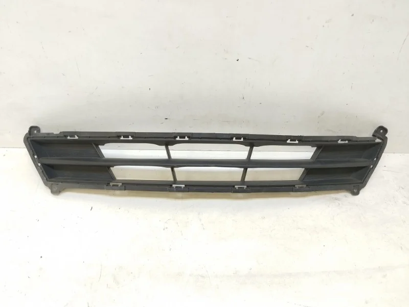 Решетка бампера Hyundai Solaris 2014-2017