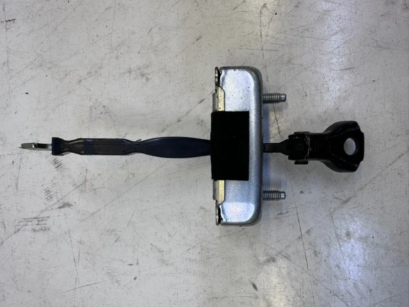 Ограничитель двери Toyota Camry 2011-2018 V50