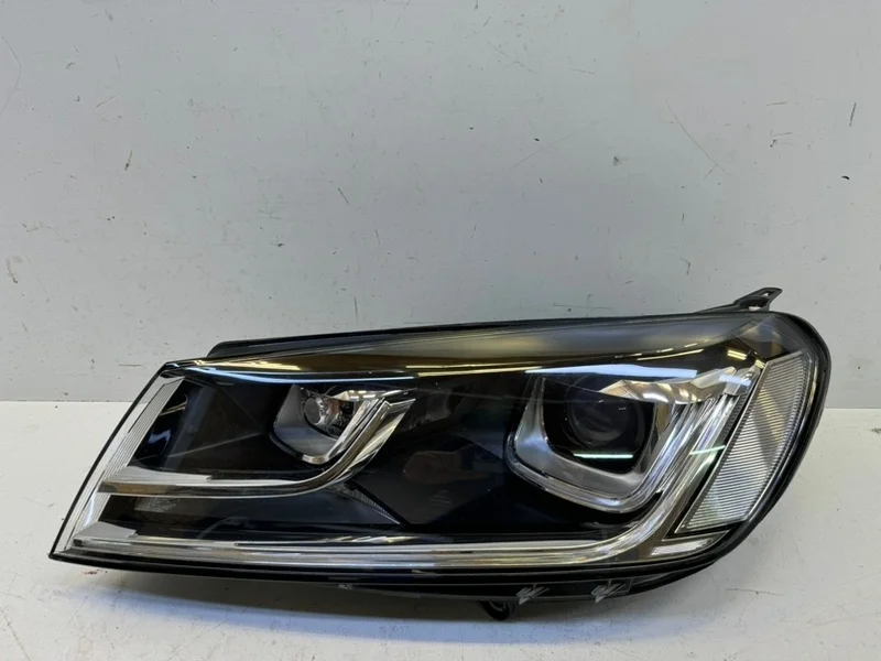 Фара Volkswagen Touareg 2014-2018