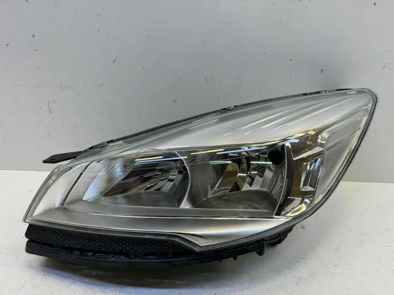 Фара Ford Kuga 2013-2016