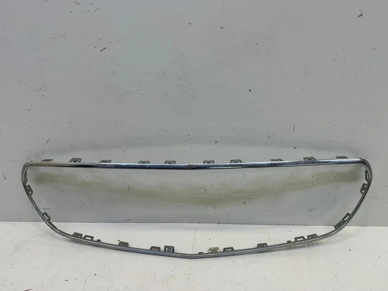 Молдинг решетки радиатора Mercedes-Benz -Class 2016-2021 W213