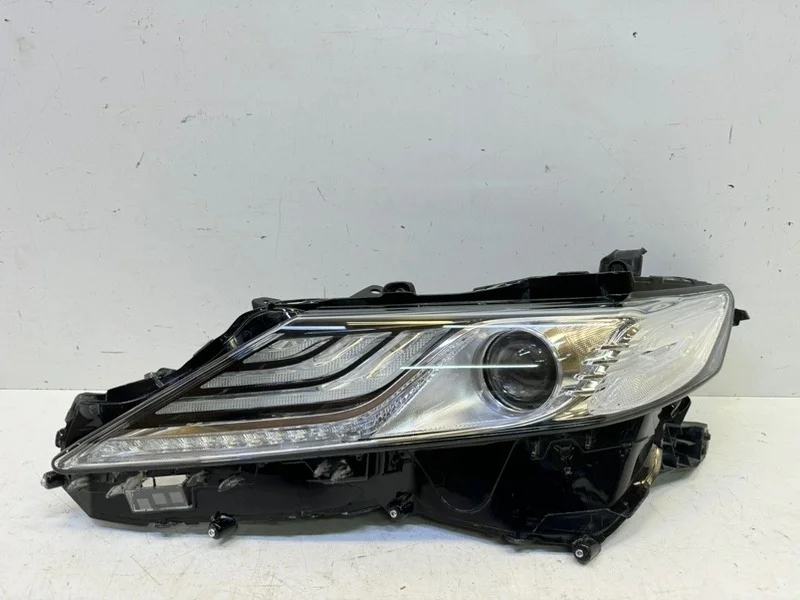 Фара Toyota Camry 2018-2021 V70