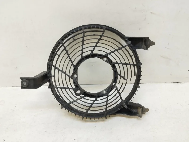 Диффузор вентилятора Toyota Land Cruiser 2015-2017 200