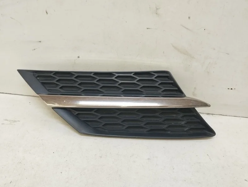 Решетка радиатора Toyota Rav4 2013-2016 40