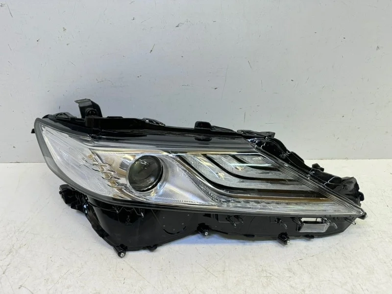 Фара Toyota Camry 2017-2021 XV70