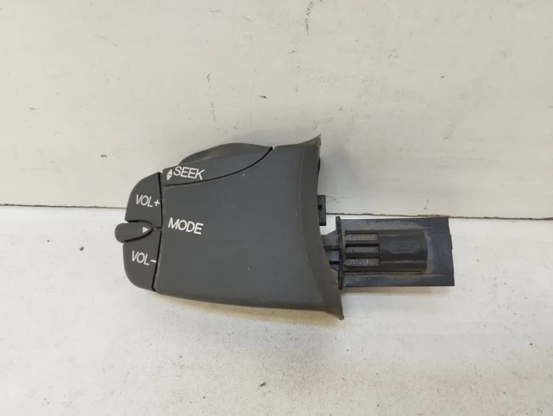 Пульт управления магнитолы Ford Focus 1998-2005