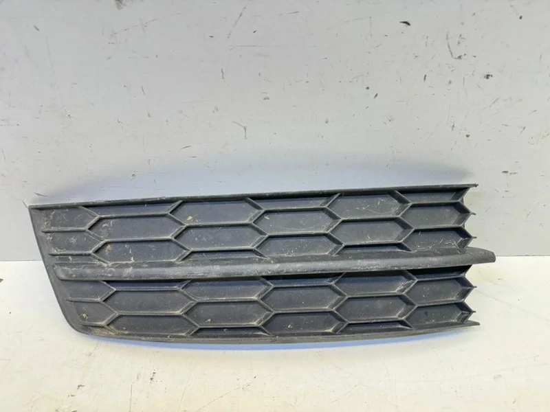 Решетка бампера Skoda Rapid 2012-2017