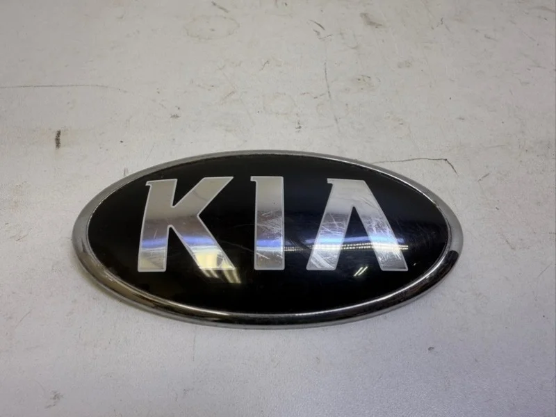 Эмблема крышки багажника Kia Rio 2017-2019 4