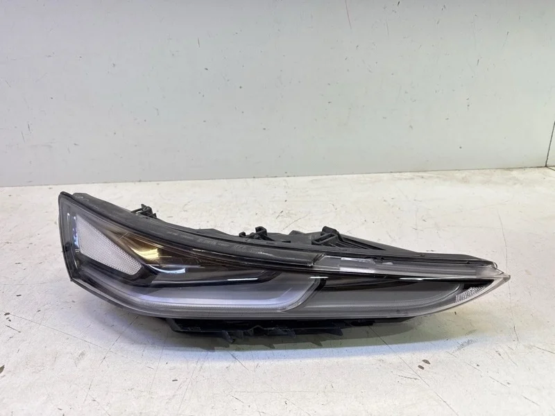 Фара Hyundai Santa Fe 2018-2022 4