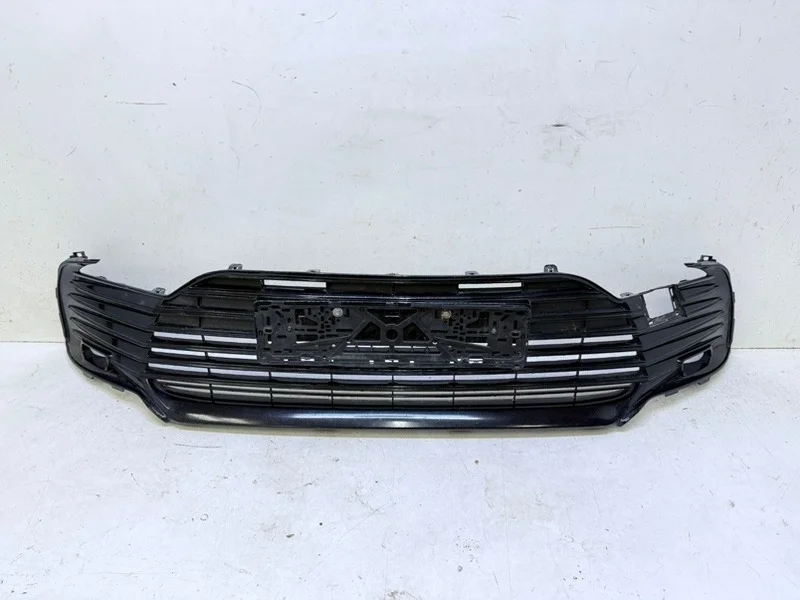 Решетка радиатора Toyota Camry 2020- V70