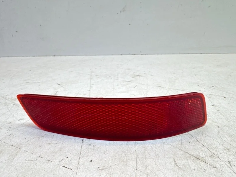 Отражатель Toyota Corolla 2013-2016 E180