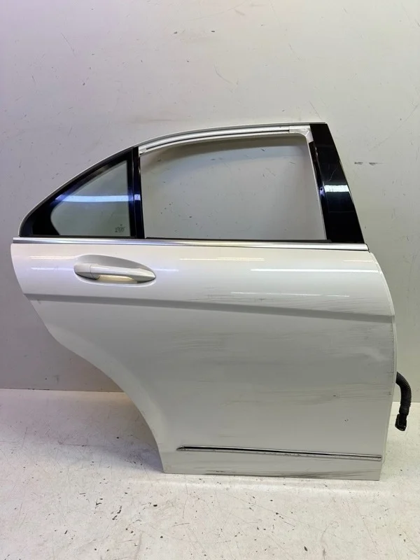 Дверь Mercedes-Benz -Class 2007-2014 W204