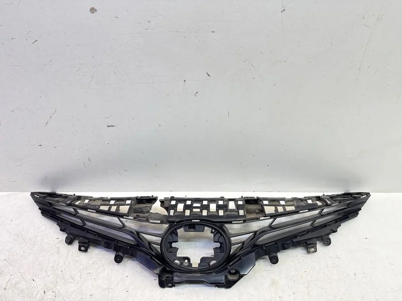 Решетка радиатора Toyota Camry 2020-2024 V70