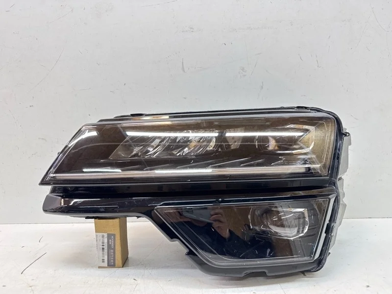 Фара Skoda Karoq 2016-2022