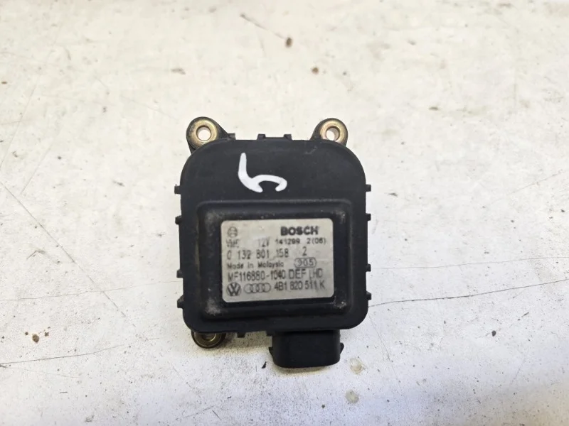 Моторчик заслонки отопителя AUDI A6 1997-2004 C5