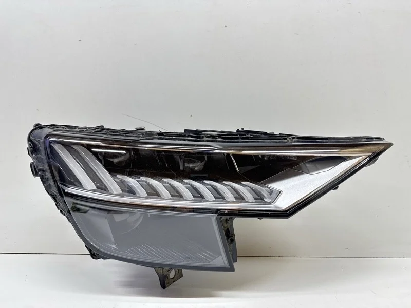 Фара AUDI Q8 2018-2025